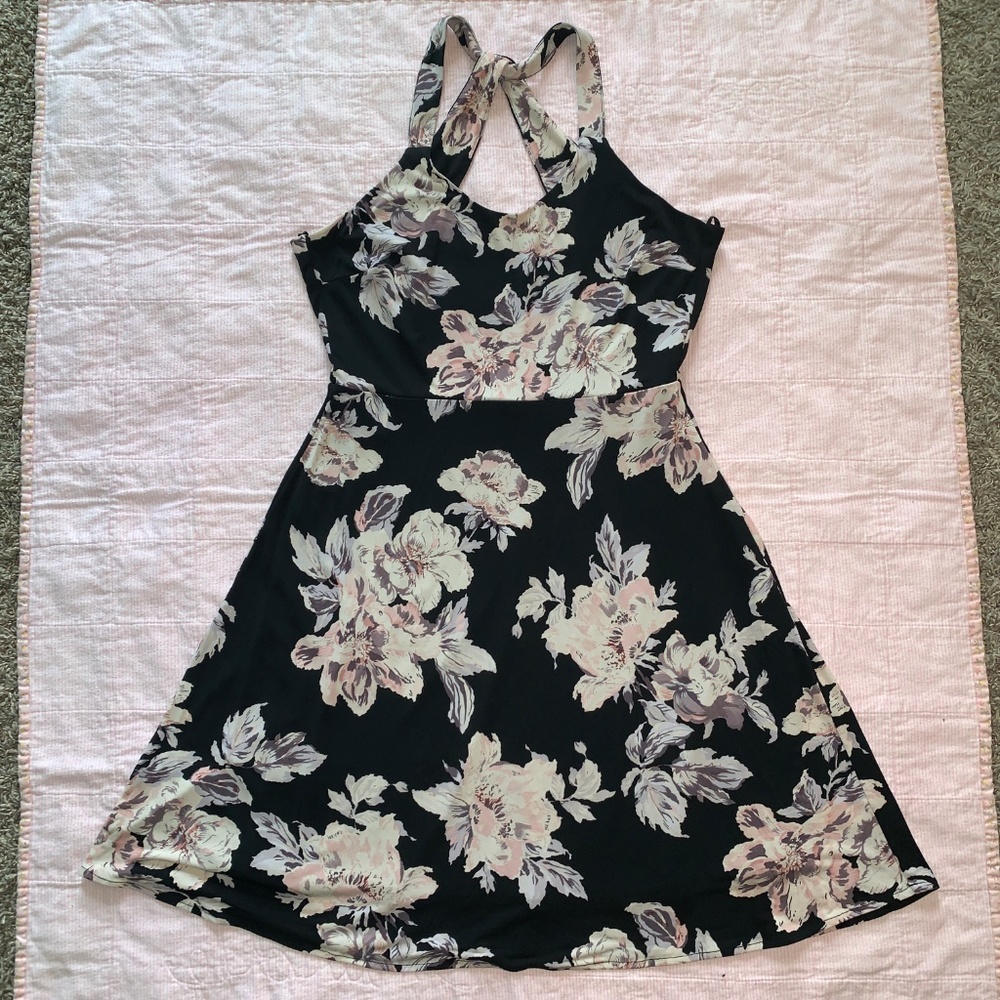 NWT - Black floral dress - Sz Large